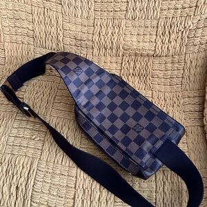 Auehtuc louis vuitton Geronimo good condition